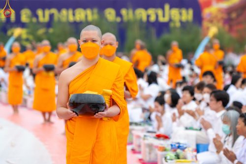 ภาพ No.118611:พิธีตักบาตรพระธรรมยาตรา ปีที่ 12 ณ อนุสรณ์สถานลำดับที่ 5 สถานที่เผยแผ่วิชชาธรรมกายครั้งแรก อนุสรณ์สถานบางปลา จ.นครปฐม วันที่ 25 มกราคม พ.ศ. 2567