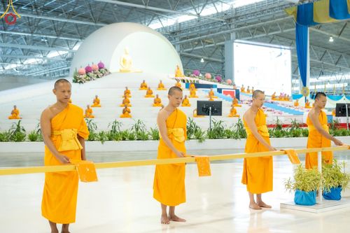 ภาพ No.150241:พิธีทอดผ้าป่าสมทบกฐินวัดพระธรรมกาย และสมทบกฐิน 30,000 วัดทั่วไทย ครั้งที่ 1 เนื่องในวันธรรมชัย 27 สิงหาคม พ.ศ.2567 ณ สภาธรรมกายสากล วัดพระธรรมกาย