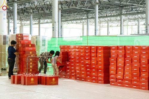 ภาพ No.211019:วันที่ 15 มีนาคม พ.ศ. 2568  บุญบรรจุกล่องไทยธรรม เพื่อถวายแด่พระสังฆาธิการ 40,000 กว่าวัดทั่วไทย ในวันคุ้มครองโลก 22 เมษายน พ.ศ. 2568