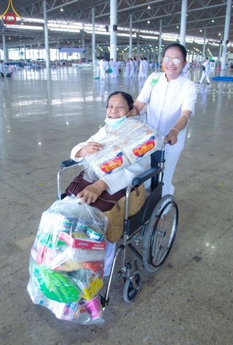 ภาพ No.207378:พิธีตักบาตร และปฏิบัติธรรมช่วงสาย ในวันมาฆบูชา วันพุธที่ 12 กุมภาพันธ์ พ.ศ. 2568 ณ วัดพระธรรมกาย จังหวัดปทุมธานี