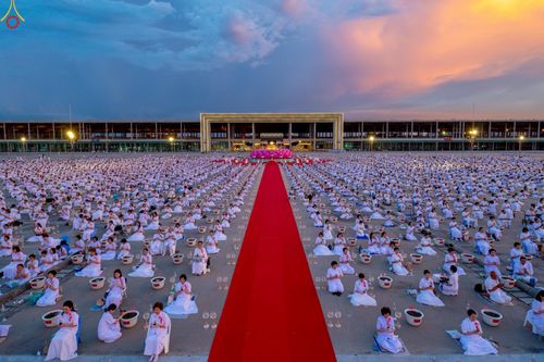 ภาพ No.253038:วันที่ 10 ตุลาคม พ.ศ. 2568 พิธีปลูกต้นทรัพย์บานชื่น ณ ลานธรรม วัดพระธรรมกาย