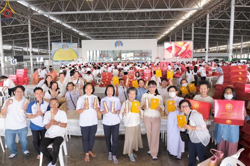 ภาพ No.212170:วันจันทร์ที่ 17 มีนาคม พ.ศ. 2568 บุญบรรจุกล่องไทยธรรม เพื่อถวายแด่พระสังฆาธิการ 40,000 กว่าวัดทั่วไทย ในวันคุ้มครองโลก 22 เมษายน พ.ศ. 2568 ณ บ้านแก้วเรือนทองคุณยายฯ วัดพระธรรมกาย