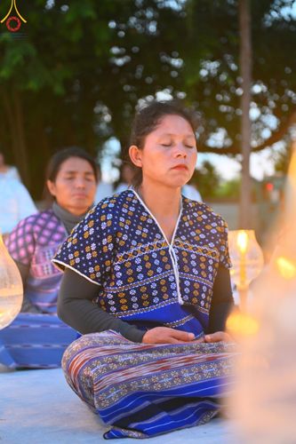 ภาพ No.192781:พิธีจุดประทีปถวายเป็นพุทธบูชา และบูชาธรรมมหาปูชนียาจารย์ ณ อนุสรณ์สถานคลองบางนางแท่น อ.สามพราน จ.นครปฐม ในโครงการธรรมยาตรา กตัญญูบูชา มหาปูชนียาจารย์ พระมงคลเทพมุนี(สด จนฺทสโร) พระผู้ปราบมาร อนุสรณ์สถาน 7 แห่ง ปีที่ 13 วันที่ 10 มกราคม พ.ศ. 2568