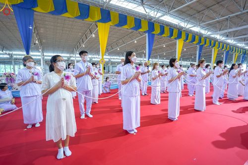 ภาพ No.86984:พิธีตักบาตร , พิธีบูชาข้าวพระ , พิธีจุดเทียนใจ ไฟนิรันดร์ อนันตชัย ในวันอาทิตย์ต้นเดือน 3 กันยายน พ.ศ. 2566 ณ วัดพระธรรมกาย