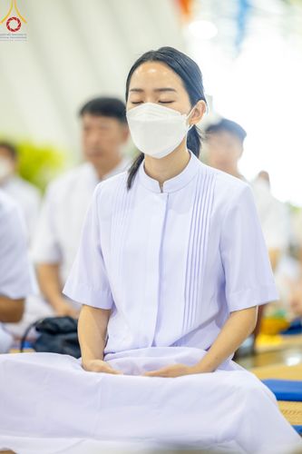 ภาพ No.105494:พิธีปฏิบัติธรรมและพิธีบูชาข้าวพระ ในวันจันทร์ที่ 1 มกราคม พ.ศ. 2567 ณ สภาธรรมกายสากล วัดพระธรรมกาย