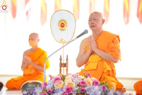 ภาพ No.78797:พิธีตักบาตร ข้าวสารอาหารแห้ง พิธีบูชาข้าวพระ ในวันอาทิตย์ต้นเดือนที่ 2 เมษายน พ.ศ. 2566