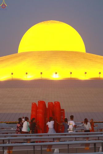 ภาพ No.322044:วันที่ 12 -13 เมษายน พ.ศ.2569 การเตรียมกล่องไทยธรรม + การขนย้ายเก้าอี้ เพื่องานถวายมหาสังฆทาน 40,000 กว่าวัดทั่วประเทศ วันคุ้มครองโลก 22 เมษายน พ.ศ.2569 วัดพระธรรมกาย