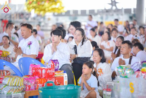 ภาพ No.320704:วันที่ 11 เมษายน พ.ศ.2569 พิธีตักบาตรฉลองสามเณรใหม่ โครงการบรรพชาสามเณรกล้าตะวัน ณ มหารัตนวิหาคด คอร์ 25 ชั้น 2 วัดพระธรรมกาย