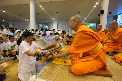 ภาพ No.2755:งานบุญวันอาสาฬหบูชา 2555