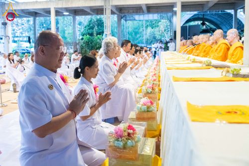 ภาพ No.288076:วันที่ 4 มกราคม พ.ศ. 2569 พิธีถวายภัตตาหารเป็นสังฆทาน แด่พระธรรมยาตรา ในโครงการธรรมยาตรา กตัญญูบูชา มหาปูชนียาจารย์ พระมงคลเทพมุนี(สด จนฺทสโร) พระผู้ปราบมาร อนุสรณ์สถาน 7 แห่ง ปีที่ 14 ณ อนุสรณ์สถานมหาวิหารพระมงคลเทพมุนี (โลตัสแลนด์) อ.สองพี่น้อง จ.สุพรร