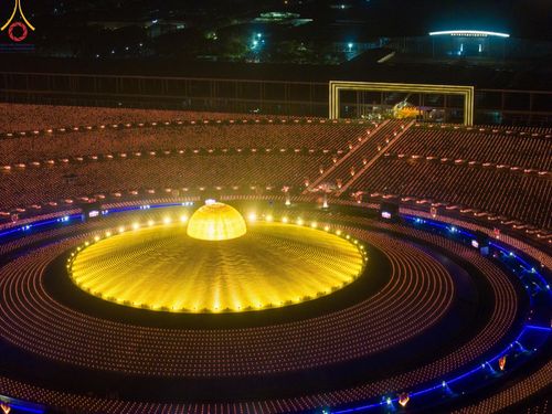 ภาพ No.125110:พิธีเวียนประทักษิณและจุดมาฆประทีป (ชุดที่ 2) ในวันมาฆบูชา เสาร์ที่ 24 กุมภาพันธ์ พ.ศ. 2567 ณ พระมหาธรรมกายเจดีย์ วัดพระธรรมกาย