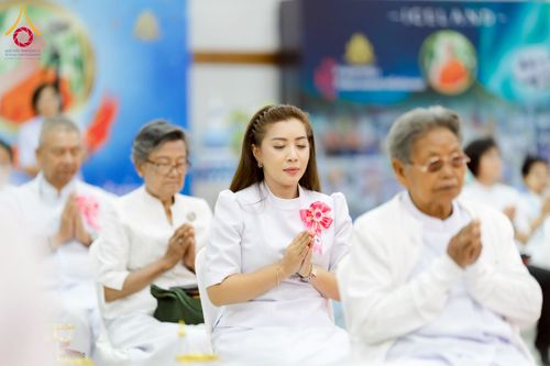 ภาพ No.221470:วันอาทิตย์ที่ 27 เมษายน พ.ศ. 2568 พิธีเจริญพระพุทธมนต์สมโภชดวงแก้วธรรมชัย เนื่องในโอกาสบูชาธรรม 81 ปีหลวงพ่อธัมมชโย อัญเชิญประดิษฐานเนื่องในโอกาสสถาปนาวัดพระธรรมกายไอซ์แลนด์ ณ อาคารปลูกศรัทธา 1 วัดพระธรรมกาย อำเภอคลองหลวง จังหวัดปทุมธานี