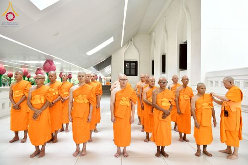 ภาพ No.256282:วันที่ 4 ตุลาคม พ.ศ. 2568 พิธีบรรพชาอุปสมบท  โครงการอุปสมบทหมู่บูชาธรรม 141 ปี  พระมงคลเทพมุนี (สด จนฺทสโร) ณ โบสถ์พระไตรปิฏก วัดพระธรรมกาย จ.ปทุมธานี