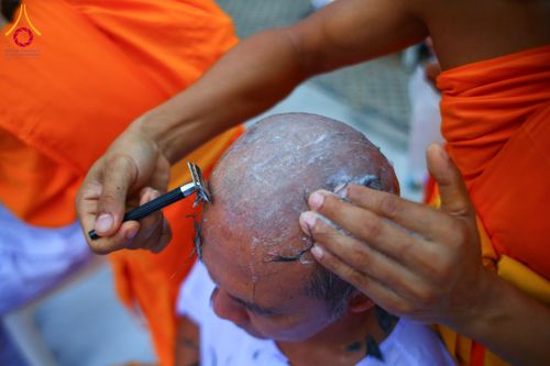 ภาพ No.135808:พิธีปลงผมธรรมทายาท โครงการบรรพชาและอุปสมบทหมู่ รุ่นบูชาธรรม 80 ปี หลวงพ่อธัมมชโย ณ หมู่บ้านบรรลุธรรม วัดพระธรรมกาย วันที่ 7 เมษายน พ.ศ. 2567