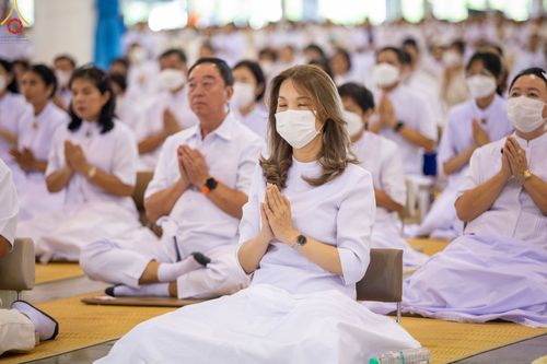 ภาพ No.89536:พิธีตักบาตร ข้าวสารอาหารแห้ง พิธีบูชาข้าวพระ และพิธีจุดเทียนใจ ไฟนิรันดร์  อนันตชัย ณ สภาธรรมกายสากล วัดพระธรรมกาย วันอาทิตย์ที่ 1 ตุลาคม พ.ศ. 2566