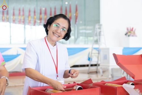 ภาพ No.212120:วันจันทร์ที่ 17 มีนาคม พ.ศ. 2568 บุญบรรจุกล่องไทยธรรม เพื่อถวายแด่พระสังฆาธิการ 40,000 กว่าวัดทั่วไทย ในวันคุ้มครองโลก 22 เมษายน พ.ศ. 2568 ณ บ้านแก้วเรือนทองคุณยายฯ วัดพระธรรมกาย