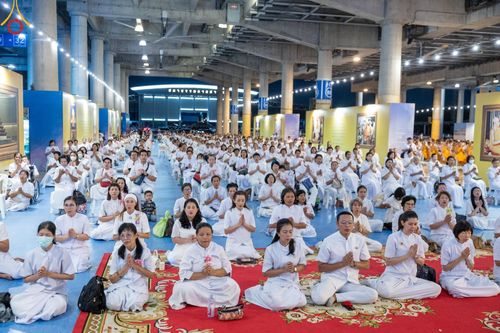 ภาพ No.150401:พิธีจุดประทีป และพิธีฉลองชัยสวดมนต์ บทธัมมจักกัปปวัตตนสูตร ครบ 6,668,272,727 จบ เนื่องในวันธรรมชัย 27 สิงหาคม พ.ศ. 2567 ณ มหารัตนวิหารคด วัดพระธรรมกาย