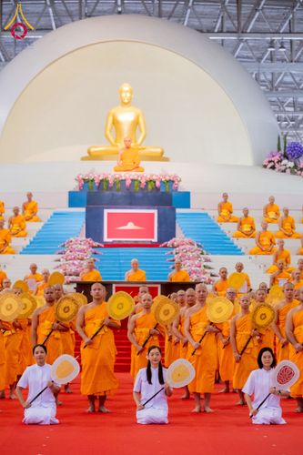 ภาพ No.237535:วันอาทิตย์ที่ 10 สิงหาคม พ.ศ.2568 พิธีมอบใบประกาศเกียรติคุณ โครงการสอบบาลี "ฉลองแชมป์" บูชาธรรม 80 ปี หลวงพ่อธัมมชโย ประจำปี 2568 และ พิธีมอบดวงแก้วสามเณรทรงบาลีไวยากรณ์ ณ สภาธรรมกายสากล วัดพระธรรมกาย ปทุมธานี