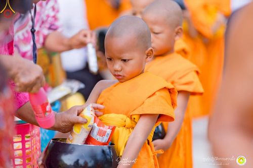 ภาพ No.222243:วันที่ 26-27 เมษายน พ.ศ. 2568 ศูนย์ปฏิบัติธรรมสวนผึ้ง ร่วมกับ ธุดงค์คสถานประจวบคีรีขันธ์ และวัดอ่าวน้อย  จัดกิจกรรมเดินธรรมยาตรา ตักบาตรข้าวสารอาหารแห้ง และจุดประทีปถวายเป็นพุทธบูชา ณ วัดอ่าวน้อย จ.ประจวบคีรีขันธ์