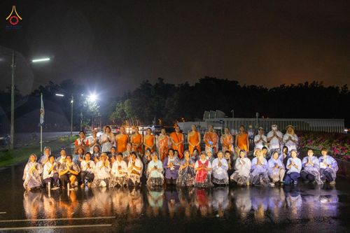 ภาพ No.88787:คณะสงฆ์ เจ้าหน้าที่ และสาธุชน ทุ่มเทแรงกายแรงใจเตรียมงาน เพื่องานวันครูผู้ค้นพบวิชชาธรรมกาย ตั้งแต่วันที่ 20 กันยายน พ.ศ. 2566