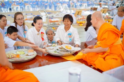 ภาพ No.247478:วันจันทร์ที่ 22 กันยายน พ.ศ. 2568 (วันพระ แรม 15 ค่ำ เดือน 10) พิธีบุพเปตพลี ครั้งที่ 170 ร่วมอุทิศบุญแด่หมู่ญาติที่ล่วงลับไปแล้ว และสืบทอดอายุพระพุทธศาสนา ณ หอฉันคุณยายอาจารย์ฯ วัดพระธรรมกาย