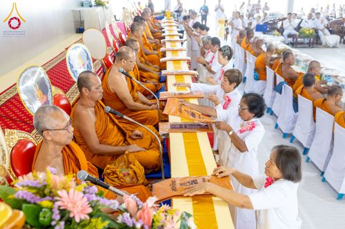 ภาพ No.230250:วันเสาร์ที่ 28 มิถุนายน พ.ศ. 2568 พิธีถวายสังฆทาน 323 วัด 4 จังหวัดชายแดนใต้ ปีที่ 21 ครั้งที่ 178 พิธีมอบกองทุนหนุนแรงใจช่วยครูใต้ ปีที่ 18 ครั้งที่ 142 ณ ศูนย์อบรมเยาวชนจังหวัดปัตตานี