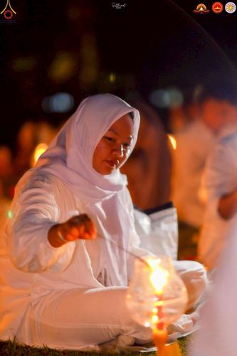 ภาพ No.224573:วันจันทร์ที่ 12 พฤษภาคม พ.ศ. 2568  ชาวพุทธในอินโดนีเซีย ร่วมฉลองวิสาขบูชาจุดประทีปกว่า 200,000 ดวง ณ พระมหาเจดีย์บรมพุทโธ  เจริญพุทธมนต์ถวาย “พระวชิรเกล้าเจ้าอยู่หัว”