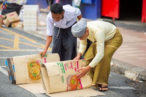 ภาพ No.85993:ตักบาตรพระนานาชาติ 10,000 รูป ใจกลางนครหาดใหญ่ จ.สงขลา วันอาทิตย์ที่ 20 สิงหาคม พ.ศ. 2566