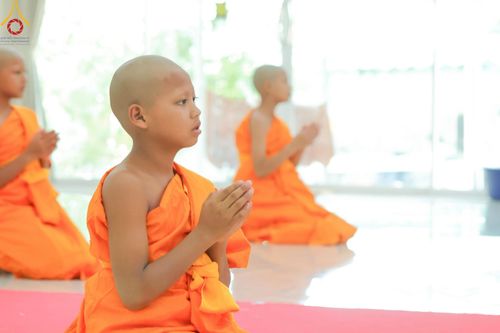 ภาพ No.216282:วันเสาร์ที่ 5 เมษายน พ.ศ. 2568 พิธีตัดปอยผม พิธีขอขมาผู้ปกครอง พิธีขอขมามอบผ้าไตร พิธีบรรพชา พิธีถวายบาตรสามเณร ณ ศูนย์ปฏิบัติธรรมและศูนย์อบรมเยาวชนเพชรบุรี ต.ท่าแลง อ.ท่ายาง จ.เพชรบุรี