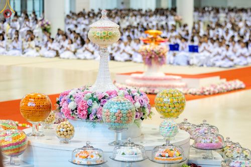 ภาพ No.167587:พิธีตักบาตรและพิธีบูชาข้าวพระ ในวันอาทิตย์ที่ 3 พฤศจิกายน พ.ศ. 2567 ณ วัดพระธรรมกาย