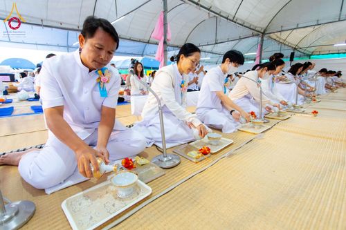 ภาพ No.198419:พิธีถวายภัตตาหารเป็นสังฆทาน แด่พระธรรมยาตรา ณ อนุสรณ์สถานบางปลา วัดบางปลา อำเภอบางเลน จังหวัดนครปฐม ในโครงการธรรมยาตรา กตัญญูบูชา มหาปูชนียาจารย์ พระมงคลเทพมุนี(สด จนฺทสโร) พระผู้ปราบมาร อนุสรณ์สถาน 7 แห่ง ปีที่ 13 วันที่ 20 มกราคม พ.ศ. 2568