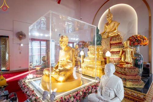 ภาพ No.193353:พิธีต้อนรับพระธรรมยาตรา ณ อนุสรณ์สถาน สถานที่เกิดในเพศสมณะ วัดสองพี่น้อง อำเภอสองพี่น้อง จังหวัดสุพรรณบุรี ในโครงการธรรมยาตรา กตัญญูบูชา มหาปูชนียาจารย์ พระมงคลเทพมุนี(สด จนฺทสโร) พระผู้ปราบมาร อนุสรณ์สถาน 7 แห่ง ปีที่ 13 วันที่ 11 มกราคม พ.ศ. 2568