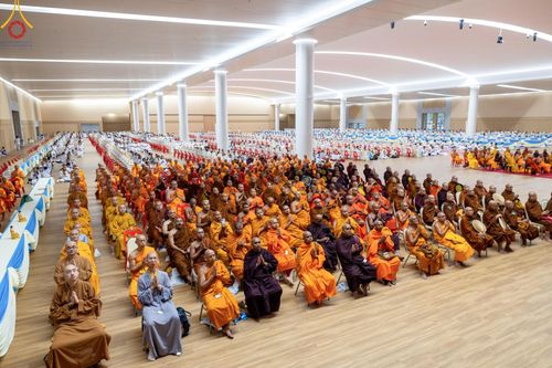 ภาพ No.60412:การต้อนรับพระสังฆาธิการ 10,000 กว่าวัดทั่วประเทศ พิธีมอบปัจจัยช่วยเหลือครู 4 จังหวัดชายแดนภาคใต้ พิธีปฏิบัติธรรม ในวันคุ้มครองโลก วันจันทร์ที่ 22 เมษายน พ.ศ.2567 ณ วัดพระธรรมกาย จ.ปทุมธานี
