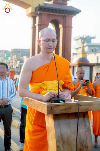 ภาพ No.212995:วันที่ 14 - 15 มีนาคม พ.ศ. 2568 คณะสงฆ์และสามเณรเดินธรรมยาตรา ในโครงการบวชสามเณรเนปาล 500 รูป ไปยังสถานที่รอบมายาเทวีและลุมพินีเกรด ณ ลุมพินี ประเทศเนปาล