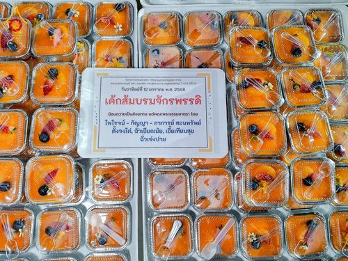 ภาพ No.193813:สาธุชนถวายภัตตาหารเป็นสังฆทาน แด่พระธรรมยาตรา ณ อนุสรณ์สถานมหาวิหารพระมงคลเทพมุนี (โลตัสแลนด์) อ.สองพี่น้อง จ.สุพรรณบุรี ในโครงการธรรมยาตรา กตัญญูบูชา มหาปูชนียาจารย์ พระมงคลเทพมุนี(สด จนฺทสโร) พระผู้ปราบมาร ปีที่ 13 วันที่ 12 มกราคม พ.ศ.2568