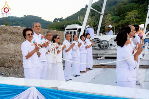 ภาพ No.275180:วันอาทิตย์ที่ 30 พฤศจิกายน พ.ศ. 2568 พิธีตอกเสาเข็ม "สร้างองค์พระเจดีย์เพื่อสร้างสันติภาพโลก" ต้นสุดท้าย ณ ศูนย์ปฏิบัติธรรมระยอง (บ้านช่องลม)