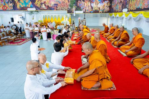 ภาพ No.162824:โครงการกฐินสามัคคีทั่วไทย 30,000 วัด บูชาธรรม 80 ปี หลวงพ่อธัมมชโย โดย คณะศิษยานุศิษย์วัดพระธรรมกาย ณ วัดโบสถ์บน จ.นนทบุรี วันที่ 19 ตุลาคม พ.ศ. 2567