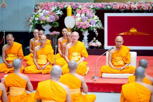 ภาพ No.227795:วันเสาร์ที่ 31 พฤษภาคม พ.ศ.2568 พิธีถวายผ้าไตรแด่สามเณรผู้เข้ารับการอุปสมบท , พิธีอุปสมบทสามเณรเตรียม DCI วัดพระธรรมกาย จ.ปทุมธานี