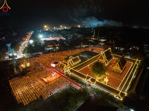 ภาพ No.112108:พิธีจุดประทีปถวายเป็นพุทธบูชา และบูชาธรรมมหาปูชนียาจารย์ พระมงคลเทพมุนี(สด จนฺทสโร) ในโครงการธรรมยาตรา กตัญญูบูชา มหาปูชนียาจารย์ พระมงคลเทพมุนี(สด จนฺทสโร) พระผู้ปราบมาร อนุสรณ์สถาน 7 แห่ง ปีที่ 12 วันที่ 14 มกราคม พ.ศ. 2567 ณ วัดสองพี่น้อง อ.สองพี่น้อง