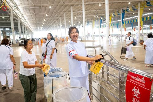 ภาพ No.136659:พิธีตักบาตร พิธีบูชาข้าวพระ ในวันอาทิตย์ต้นเดือนที่ 5 พฤษภาคม พ.ศ. 2567 ณ วัดพระธรรมกาย จ.ปทุมธานี