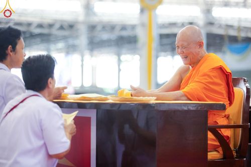 ภาพ No.151541:พิธีจุดเทียนใจ ไฟนิรันดร์ อนันตชัย ณ สภาธรรมกายสากล วัดพระธรรมกาย วันอาทิตย์ต้นเดือนที่ 1 กันยายน พ.ศ. 2567