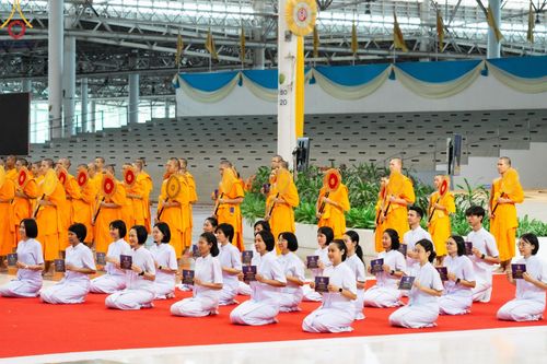 ภาพ No.153291:พิธีมุทิตาสักการะ พระภิกษุ-สามเณร ผู้สอบไล่ได้เปรียญธรรม ประโยค 1-2 ถึงประโยค ป.ธ.9 และบาลีศึกษา ประโยค1-2 ถึง บ.ศ.9 , พิธีมอบดวงแก้วสามเณรผู้ทรงบาลีไวยากรณ์ วัดพระธรรมกาย และ ศูนย์ส่งเสริมศีลธรรมในประเทศและต่างประเทศ วันอาทิตย์ที่ 8 กันยายน พ.ศ.2567