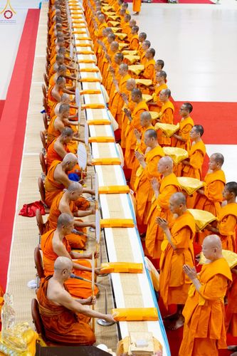 ภาพ No.233863:วันเสาร์ที่ 19 กรกฎาคม พ.ศ.2568 วันมหารำลึก ครั้งที่ 35 พิธีรำลึกถึงนักสร้างบารมี , พิธีสวดพระพุทธมนต์ , พิธีทอดผ้าบังสกุลและถวายไทยธรรม วัดพระธรรมกาย