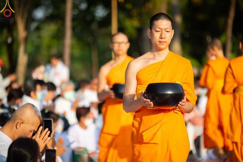 ภาพ No.193052:พิธีตักบาตรพระธรรมยาตรา ณ อนุสรณ์สถานคลองบางนางแท่น อ.สามพราน จ.นครปฐม ในโครงการธรรมยาตรา กตัญญูบูชา มหาปูชนียาจารย์ พระมงคลเทพมุนี(สด จนฺทสโร) พระผู้ปราบมาร อนุสรณ์สถาน 7 แห่ง ปีที่ 13 วันที่ 11 มกราคม พ.ศ.2568