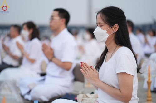 ภาพ No.122069:พิธีจุดประทีปถวายเป็นพุทธบูชา และบูชาธรรมมหาปูชนียาจารย์ พระมงคลเทพมุนี(สด จนฺทสโร) ในโครงการธรรมยาตรา กตัญญูบูชา มหาปูชนียาจารย์ พระมงคลเทพมุนี(สด จนฺทสโร) พระผู้ปราบมาร อนุสรณ์สถาน 7 แห่ง ปีที่ 12 วันที่ 31 มกราคม พ.ศ. 2567 ณ วัดพระธรรมกาย จ.ปทุมธานี