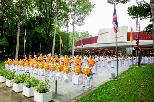 ภาพ No.227457:วันเสาร์ที่ 31 พฤษภาคม พ.ศ. 2568 พิธีเวียนประทักษิณรอบพระอุโบสถ ในพิธีอุปสมบท สามเณรเตรียม DCI รุ่นที่ 22 ณ อุโบสถพระไตรปิฎก วัดพระธรรมกาย