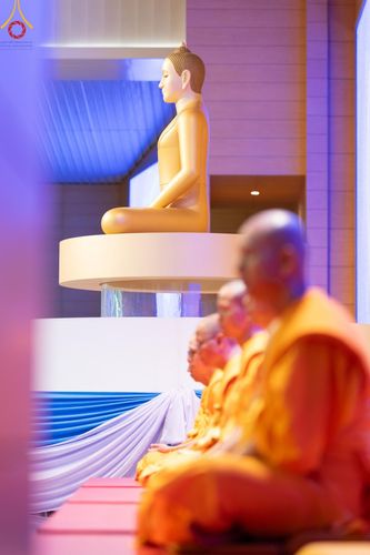 ภาพ No.143489:พิธีตักบาตร ข้าวสารอาหารแห้ง ณ บ้านแก้วเรือนทองคุณยายฯ และ พิธีบูชาข้าวพระ  ณ สภาธรรมกายสากล วัดพระธรรมกาย วันอาทิตย์ที่ 7 กรกฎาคม พ.ศ. 2567