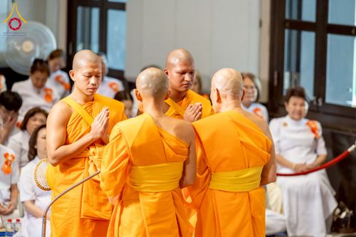 ภาพ No.223835:วันอาทิตย์ที่ 11 พฤษภาคม พ.ศ. 2568 พิธีอุปสมบทสามเณรเปรียญธรรมอุปสมบทอุทิศชีวิต 9 รูป อุบาสก 1 ท่าน ณ อุโบสถพระไตรปิฏกวัดพระธรรมกาย
