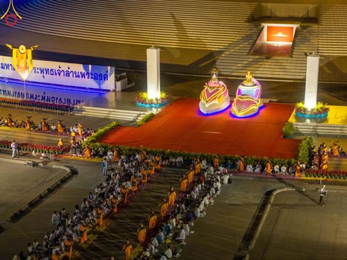ภาพ No.202106:พิธีต้อนรับพระธรรมยาตรา ณ อนุสรณ์สถานลำดับที่ 7 สถานที่ขยายวิชชาธรรมกาย วัดพระธรรมกาย ต.คลองสาม อ.คลองหลวง จ.ปทุมธานี ในโครงการธรรมยาตรา กตัญญูบูชา มหาปูชนียาจารย์ พระมงคลเทพมุนี(สด จนฺทสโร) พระผู้ปราบมาร อนุสรณ์สถาน 7 แห่ง ปีที่ 13 วันที่ 26 มกราคม 2568