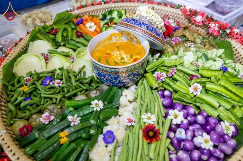 ภาพ No.204381:พิธีถวายภัตตาหารเป็นสังฆทาน แด่พระธรรมยาตรา ณ วัดพระธรรมกาย ตำบลคลองสาม อำเภอคลองหลวง จังหวัดปทุมธานี ในโครงการธรรมยาตรา กตัญญูบูชา มหาปูชนียาจารย์ พระมงคลเทพมุนี(สด จนฺทสโร) พระผู้ปราบมาร อนุสรณ์สถาน 7 แห่ง ปีที่ 13 วันที่ 31 มกราคม พ.ศ. 2568